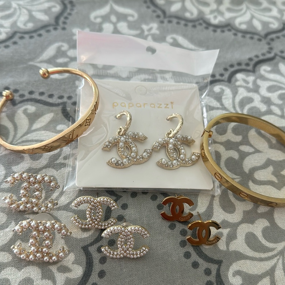 Goldtone jewelry lot
